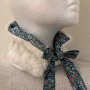 Col fausse fourrure blanche